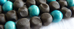 Keramik-Perlen schwarzer Ton unglasiert mit Muschel-Muster, Perlen in TÃ¼rkis